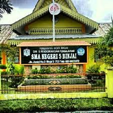 DUA BULAN BUNGKAM, DUGAAN PENYALAHGUNAAN DANA BOS DI SMA NEGERI 5 BINJAI MENGUAT