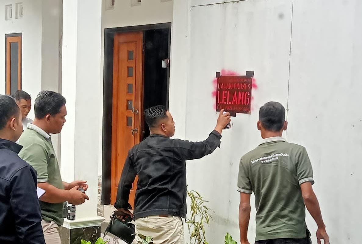 Pasang Plang Lelang Rumah, Bank DMS Purwokerto Dianggap Arogan