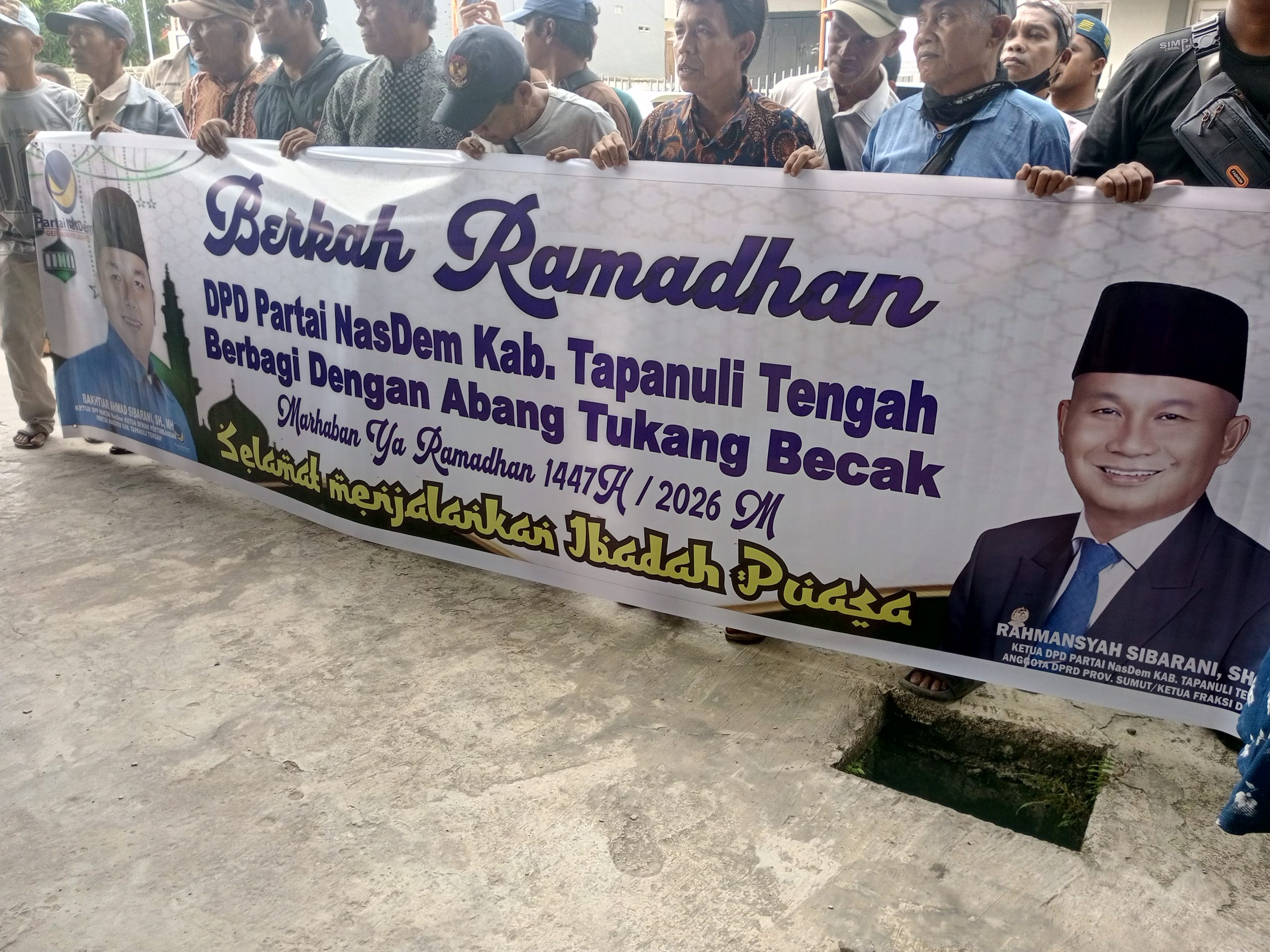 Partai NasDem Tapteng Salurkan Sembako dan Santunan untuk Abang Becak, Wujud Kepedulian di Bulan Ramadhan