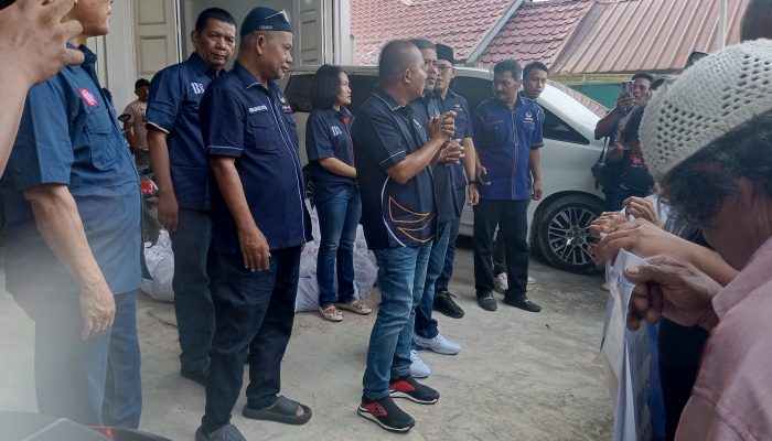 Partai NasDem Tapteng Salurkan Sembako dan Santunan untuk Abang Becak, Wujud Kepedulian di Bulan Ramadhan
