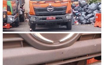 2 Truk Pengangkut Sampah Milik DLH DKI Jakarta Bersandar di Polda Metro Jaya Diduga Telat Bayar Pajak Sejak 2025