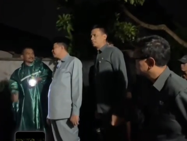 Bupati Bondowoso Turun Langsung Tinjau Banjir Pasar Wonosari, Pastikan Penanganan Cepat dan Permanen