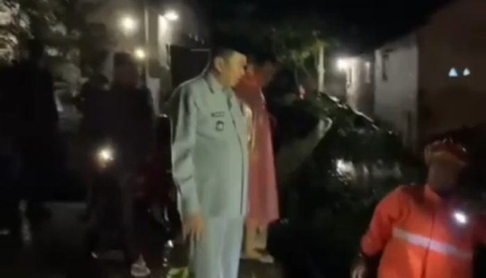 Bupati Bondowoso Turun Langsung Tinjau Banjir Pasar Wonosari, Pastikan Penanganan Cepat dan Permanen
