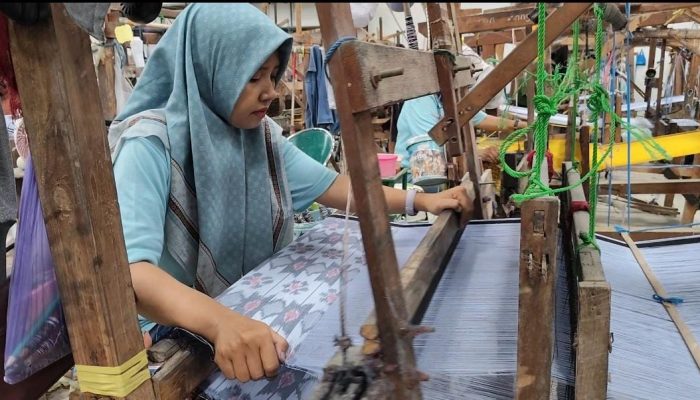 Ekspor 50.000 Sarung dari Tegal Tertunda Akibat Dampak Konflik Amerika dengan Iran, Pengusaha Menjerit!