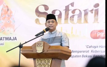 Di Peringatan Nuzulul Qur’an, Plt Bupati Bekasi Janjikan Anggaran Bagi Guru Ngaji, Marbot Masjid-Musholla Hingga Penggali Makam