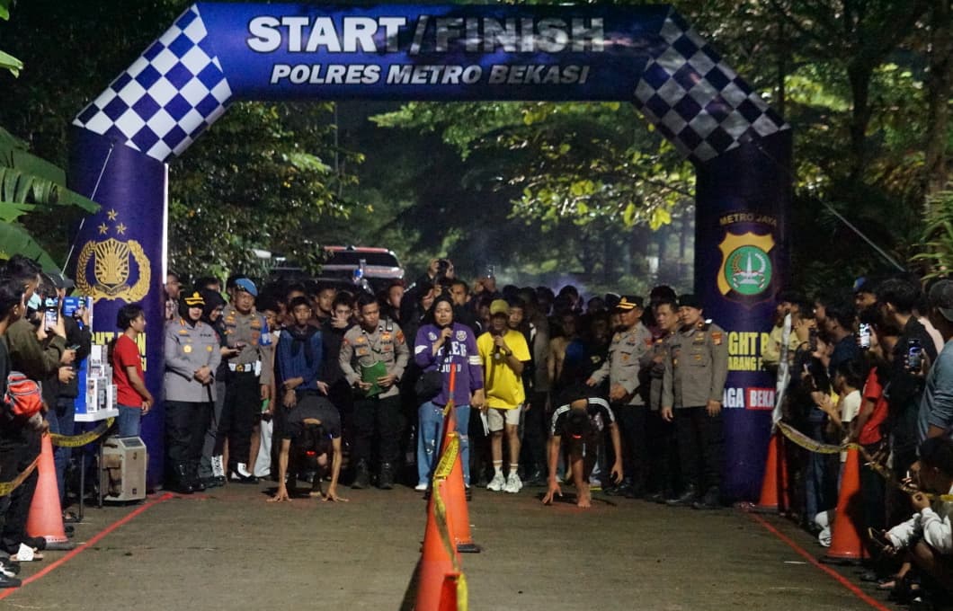 Polres Metro Bekasi Bangun Ruang Sehat dan Positif, Ratusan Anak Muda Kabupaten Bekasi Ikuti Night Run Cikarang Presisi 2026 