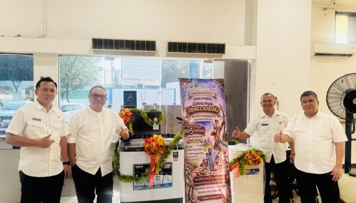 Apresiasi Samsat Cikarang Bagikan Hadiah Bagi Wajib Pajak Kendaraan Bermotor Bayar Pajak Tepat Waktu 5 Tahun
