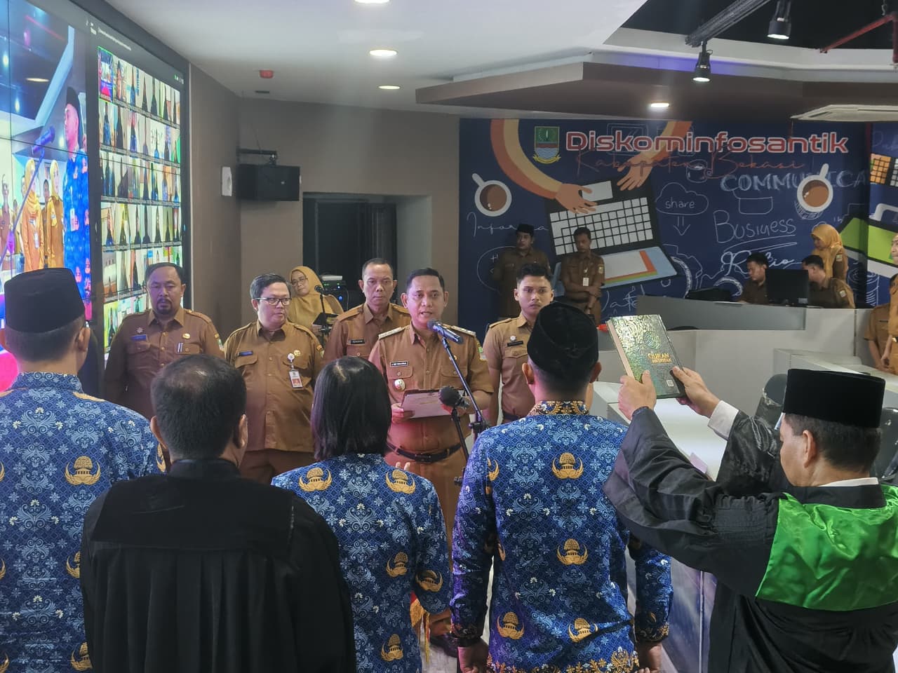 Plt Bupati Bekasi Lantik 464 Pejabat Fungsional Guna Perkuat profesionalisme ASN Layani Publik