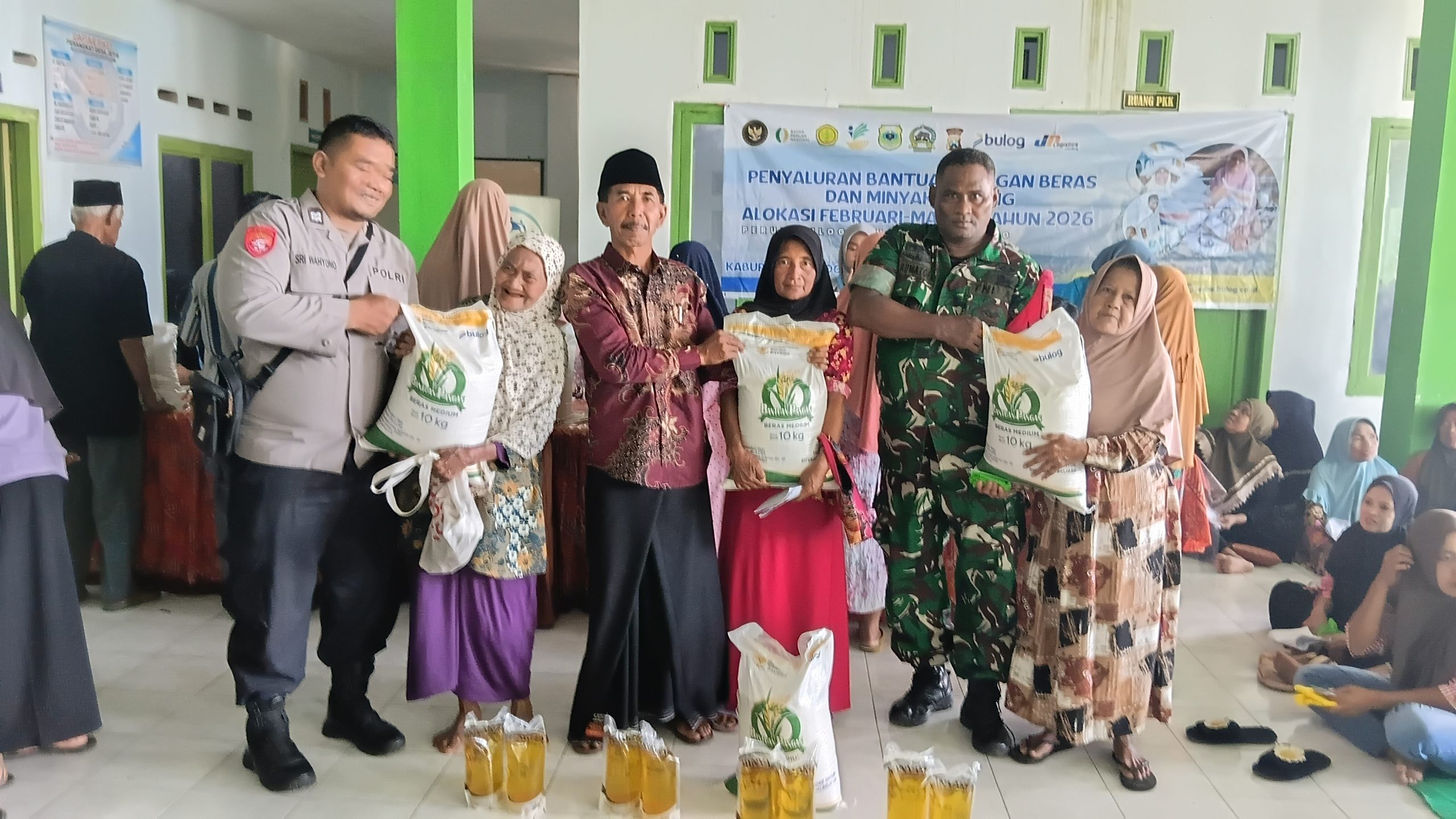 Bantuan Pangan Beras dan Minyak Goreng Disalurkan di Desa Jetis, Penerima Manfaat Bertambah Jadi 973 KPM