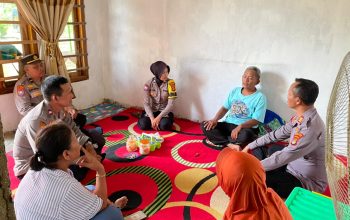 Polri Hadir Ditengah Duka, Satbinmas Polres Lampung Utara  Sambangi Rumah Korban Tengelam Di Kotabumi Selatan
