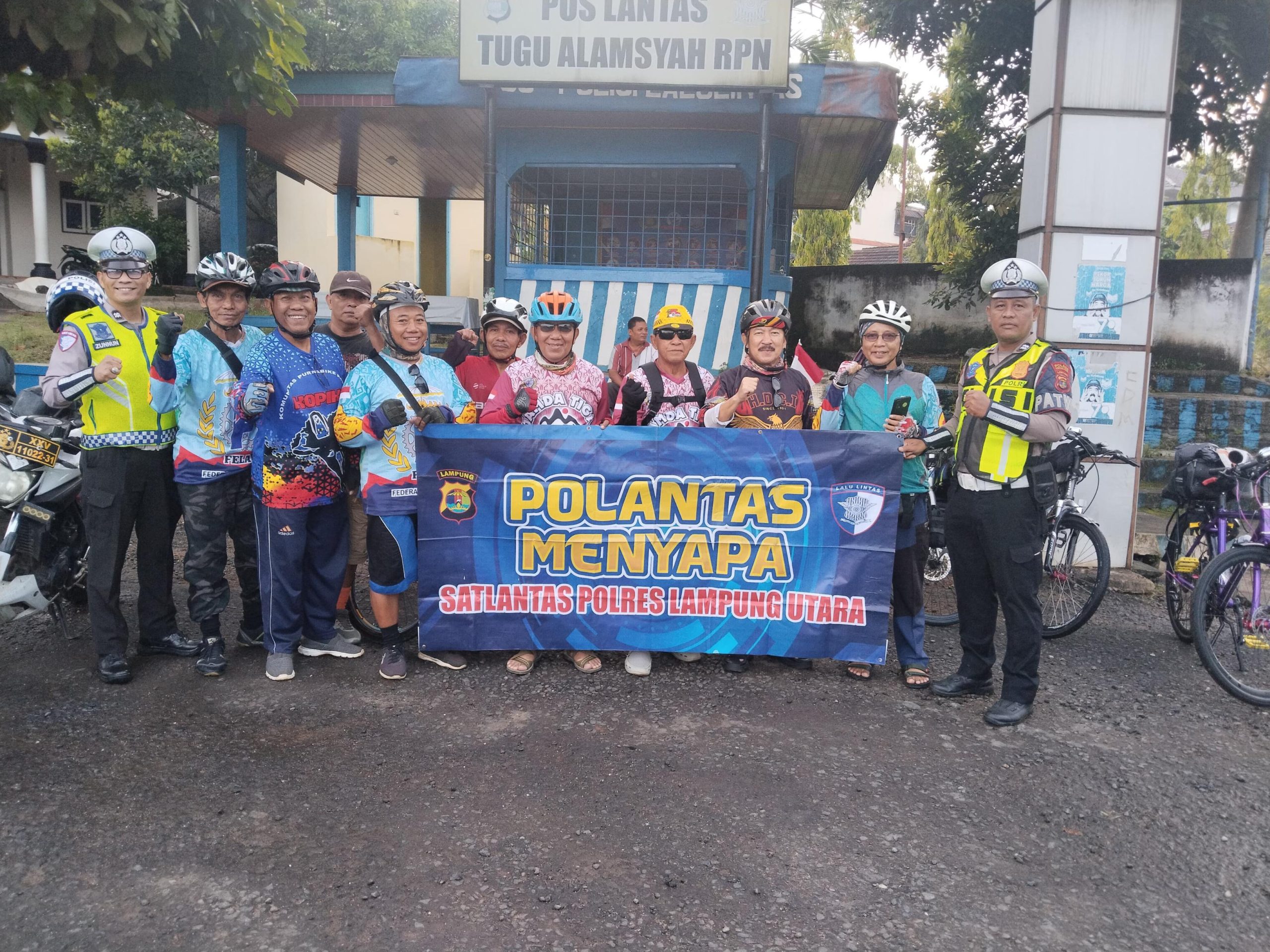 Satlantas Polres Lampung Utara Gelar Polisi Menyapa, Edukasi Keselamatan Kepada Komunitas Sepeda Onthel