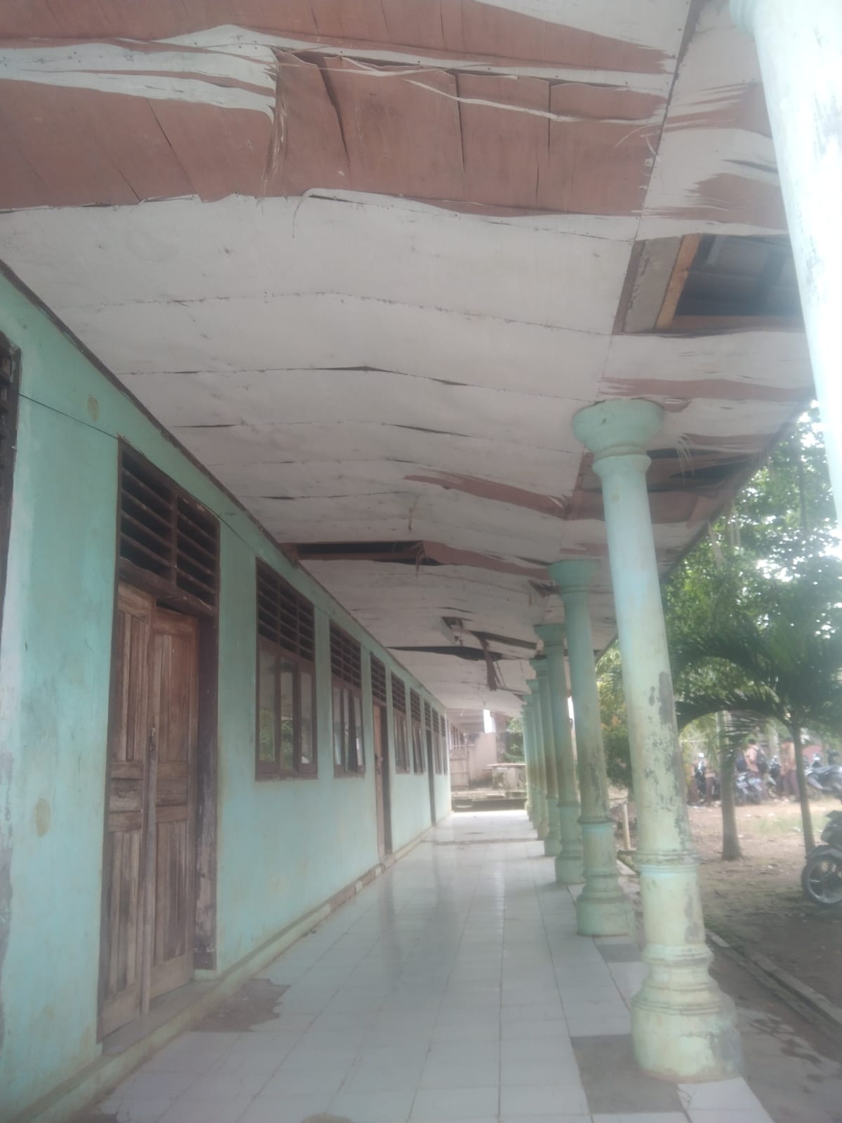 Di Duga Kuat Kepsek SMP Islam Alfath Lampura Mar'up Dana Realisasi Pemeliharaan Sarpas Sekolah Anggaran Tahun 2024 - 2025