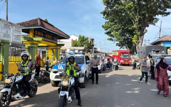 Satlantas Polres Lampung Utara  Kawal  Pawai  TK Kemala Bhayangkari,Pastikan Lalu-lintas  Aman Dan Tertib
