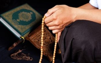 Hikmah Dzikirullah dan Berdoa yang Terlupakan di Tengah Krisis
