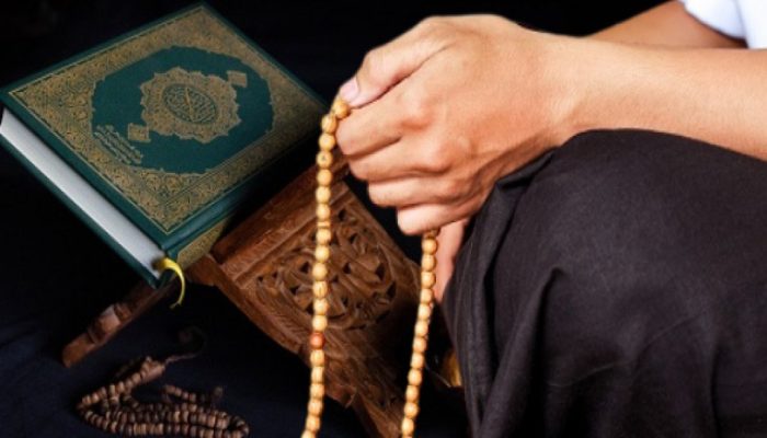 Hikmah Dzikirullah dan Berdoa yang Terlupakan di Tengah Krisis