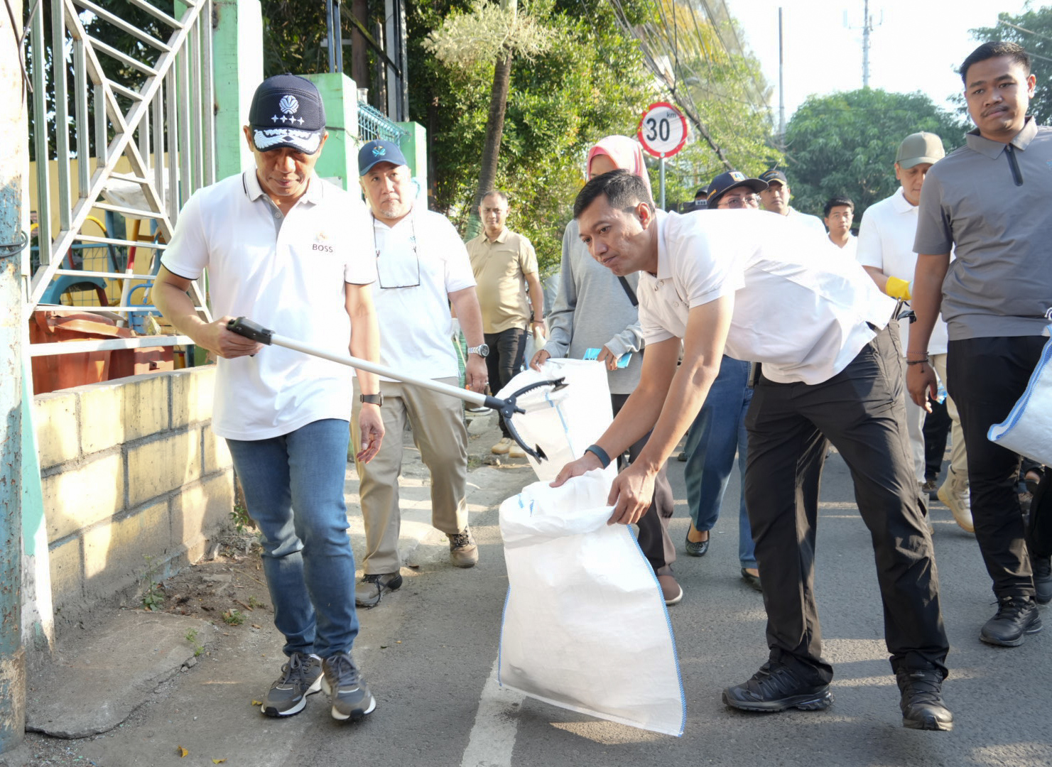Menteri LH Hanif : Pilah Sampah Harus 100% Tuntas di Tingkat Kelurahan Menteri LH Hanif : Pilah Sampah Harus 100% Tuntas di Tingkat Kelurahan