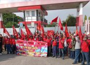 Ratusan Buruh Indramayu Gelar Aksi Pra May Day, Soroti Upah, Outsourcing, hingga Layanan Kesehatan
