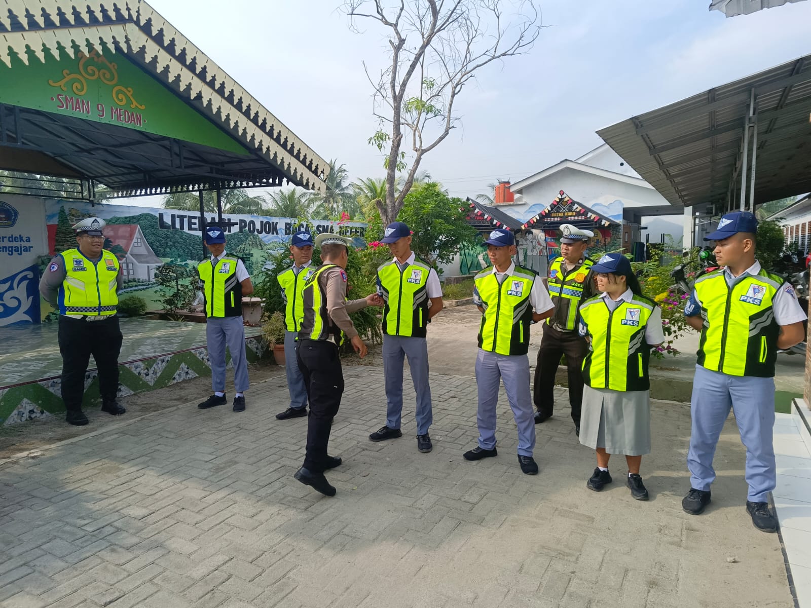 Sat Lantas Polres Pelabuhan Belawan Latih PKS di SMA Negeri 9 Medan