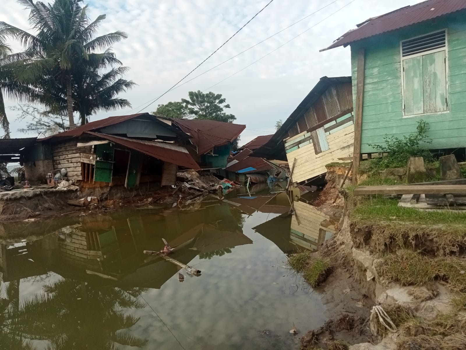 Warga Batu Gerigis Bermohon, Harapkan Gubernur Sumatera Utara Tinjau Langsung — Camat dan Bupati Disebut Tak Pernah Datang