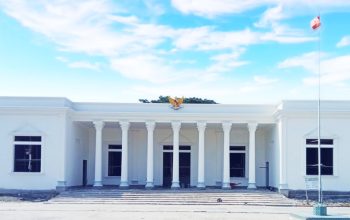 Heboh! Kantor Desa Karang Mukti Disulap Bak Istana Negara