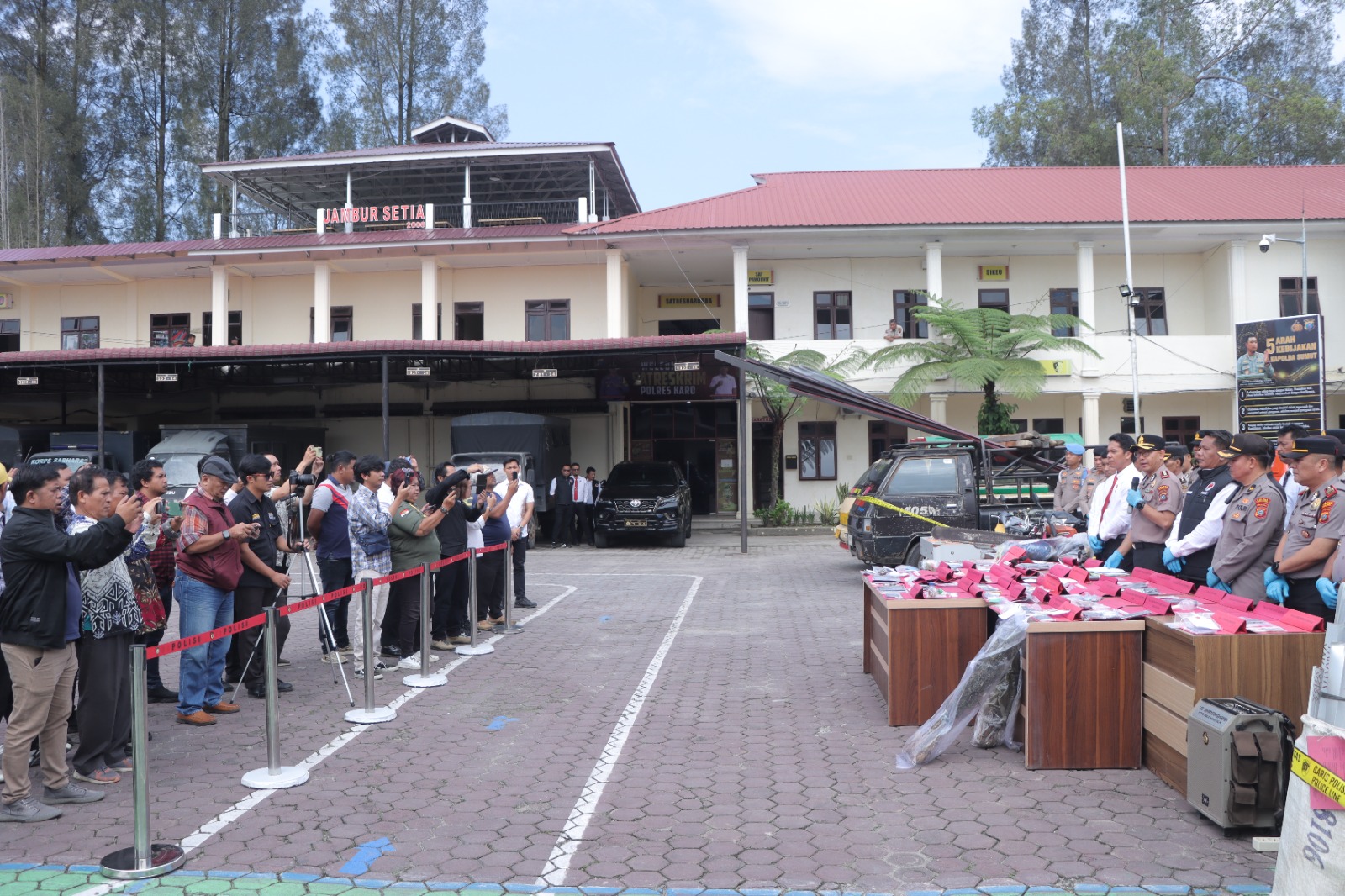 Polres Karo Tuntaskan Puluhan Kasus dalam 100 Hari, Kapolres : “Kami Tidak Bisa Bekerja Sendiri” Polres Karo Tuntaskan Puluhan Kasus dalam 100 Hari, Kapolres : “Kami Tidak Bisa Bekerja Sendiri”