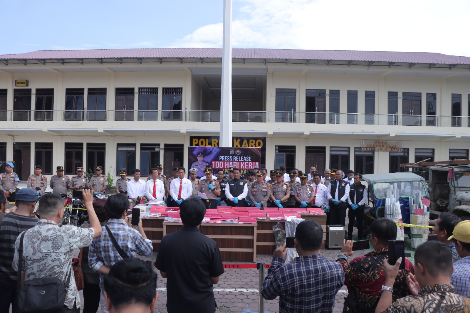 Polres Karo Tuntaskan Puluhan Kasus dalam 100 Hari, Kapolres : “Kami Tidak Bisa Bekerja Sendiri” Polres Karo Tuntaskan Puluhan Kasus dalam 100 Hari, Kapolres : “Kami Tidak Bisa Bekerja Sendiri”