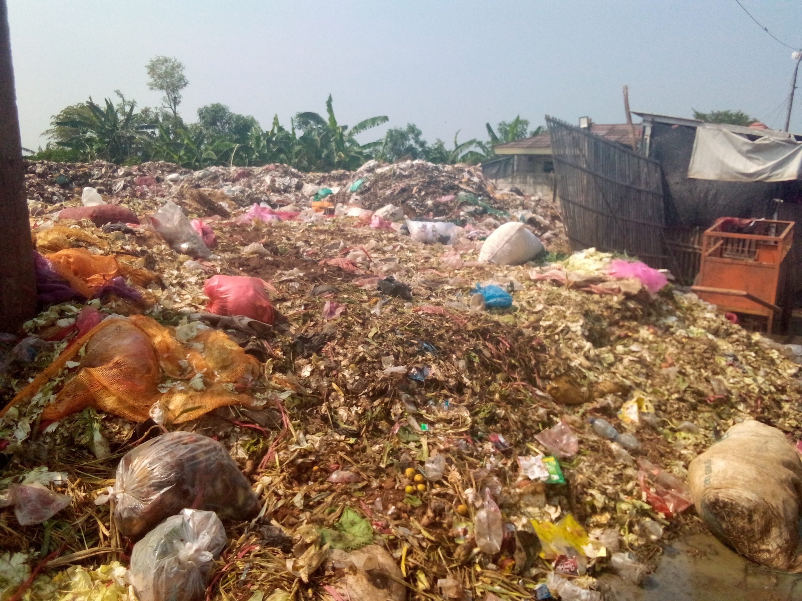 Sampah Menggunung di Pasar Baru Jatibarang, Warga Bulak Protes Bau Menyengat dan Ancaman Kesehatan