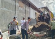 Polisi Peduli AKP Nisin Bersama Warga Perbaiki Jalanan Rusak dan berlubang di Sempol Ijen