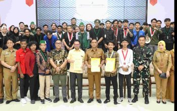 Terima 8 Poin Aspirasi Unras, Plt Bupati Asep Surya Atmaja Ajak Mahasiswa Kolaborasi Bangun Kabupaten Bekasi