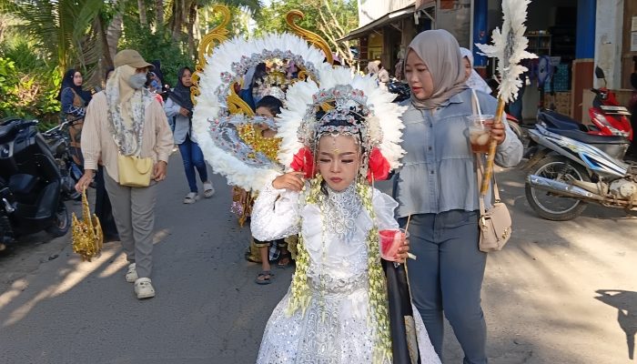 Kirab Budaya Meriah Warnai Kelulusan 20 Siswa SDN Pucanganom 1 Kirab Budaya Meriah Warnai Kelulusan 20 Siswa SDN Pucanganom 1