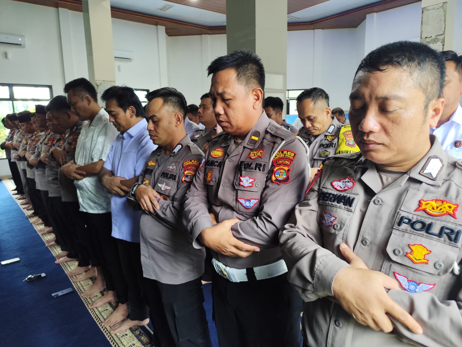 Polres Lampung Utara Gelar Sholat Ghaib Untuk Alm. Bripka Anumerta Arya Supena, S.H.