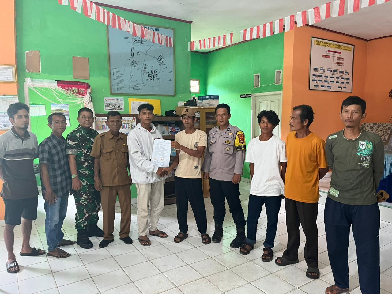 Bhabinkamtibmas Kotabumi Kota Berhasil Mediasi Perselisihan Warga Melalui Rembuk Pekon
