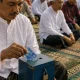 Bagaimana Hukumnya Jika Mengedarkan Kotak Amal atau Sedekah via QRIS saat Khutbah Jumat Berlangsung? 