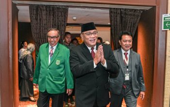Hadir Pembekalan Wisuda Kampus UNAS, Menteri LH Jumhur Tantang Gen Z Pimpin Transformasi Ekonomi Hijau Lewat ‘Green Jobs’
