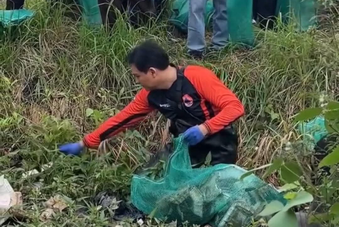Bupati Lucky Hakim Pimpin Aksi Bersih Sampah di Sungai Pamengkang Krangkeng