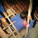 Damkar Indramayu Turun dari Atap Setinggi 7 Meter demi Buka Rolling Door Ruko Terkunci