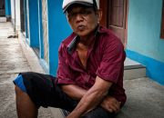 Mantan Anggota DPRD Indramayu Kini Jalani Hidup Serba Sulit, Keliling Kampung Cari Kerja Serabutan