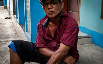 Mantan Anggota DPRD Indramayu Kini Jalani Hidup Serba Sulit, Keliling Kampung Cari Kerja Serabutan