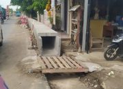 U-Ditch Dipasang Terlalu Tinggi, Warga Kedokanbunder Keluhkan Akses Rumah Tertutup