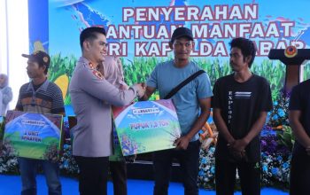 Kapolda Jabar Salurkan Bantuan Modal untuk Petani Gantar, Dikemas dalam Bentuk Alsintan dan Bibit