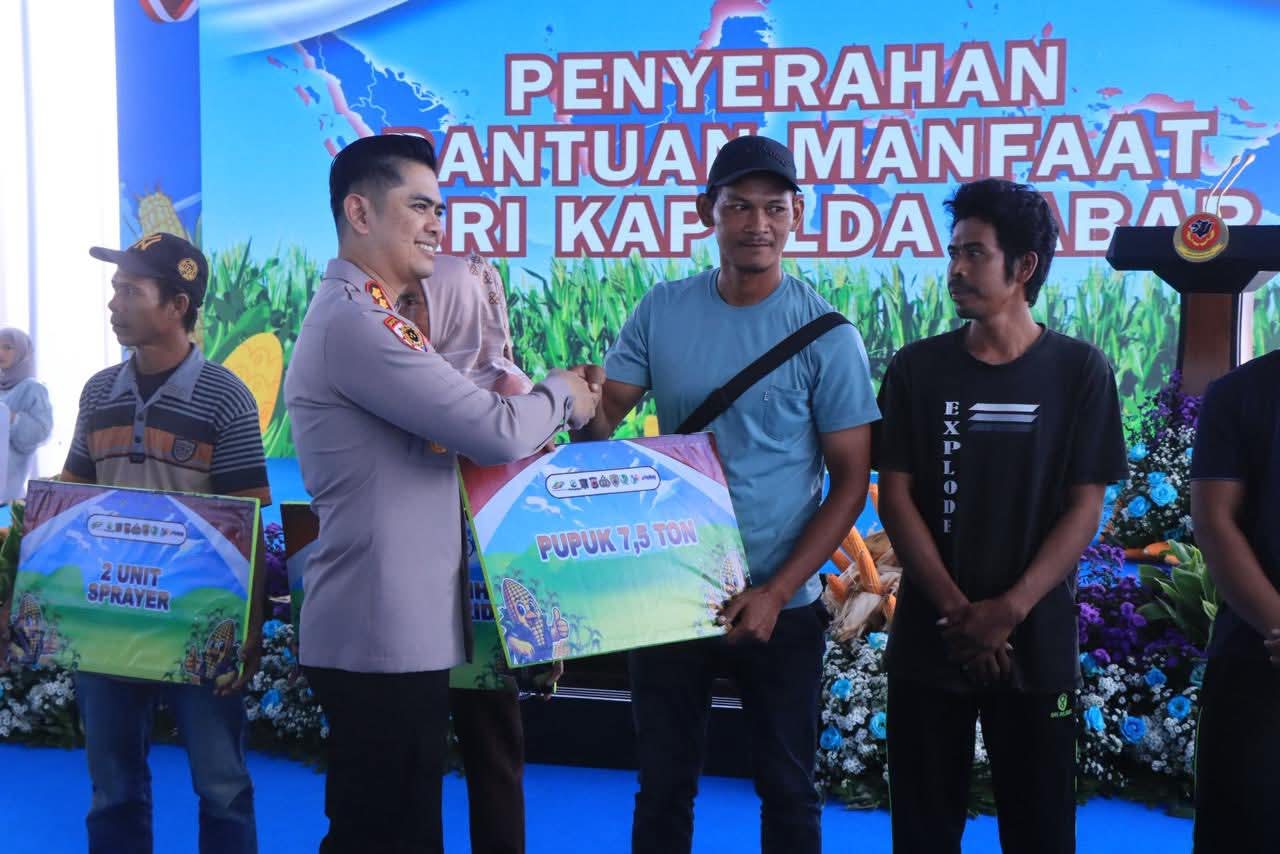 Kapolda Jabar Salurkan Bantuan Modal untuk Petani Gantar, Dikemas dalam Bentuk Alsintan dan Bibit
