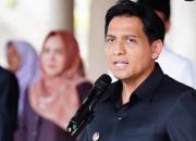 Bupati Lucky Hakim Lepas Keberangkatan Jamaah Haji Kloter 38 KJT Indramayu