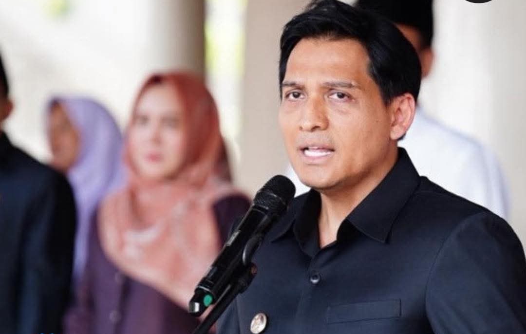 Bupati Lucky Hakim Lepas Keberangkatan Jamaah Haji Kloter 38 KJT Indramayu