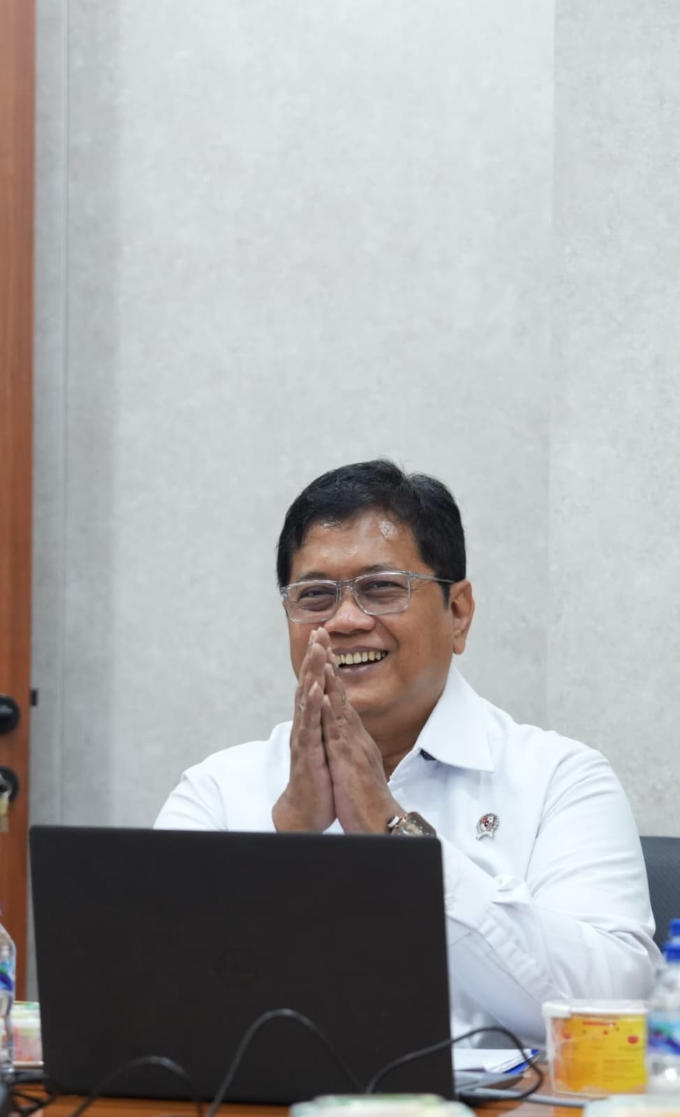 Wujud Kepedulian Wamen Viva Yoga ke Masyarakat melalui Pembangunanan Infrastruktur Trans Lokal Di Papua