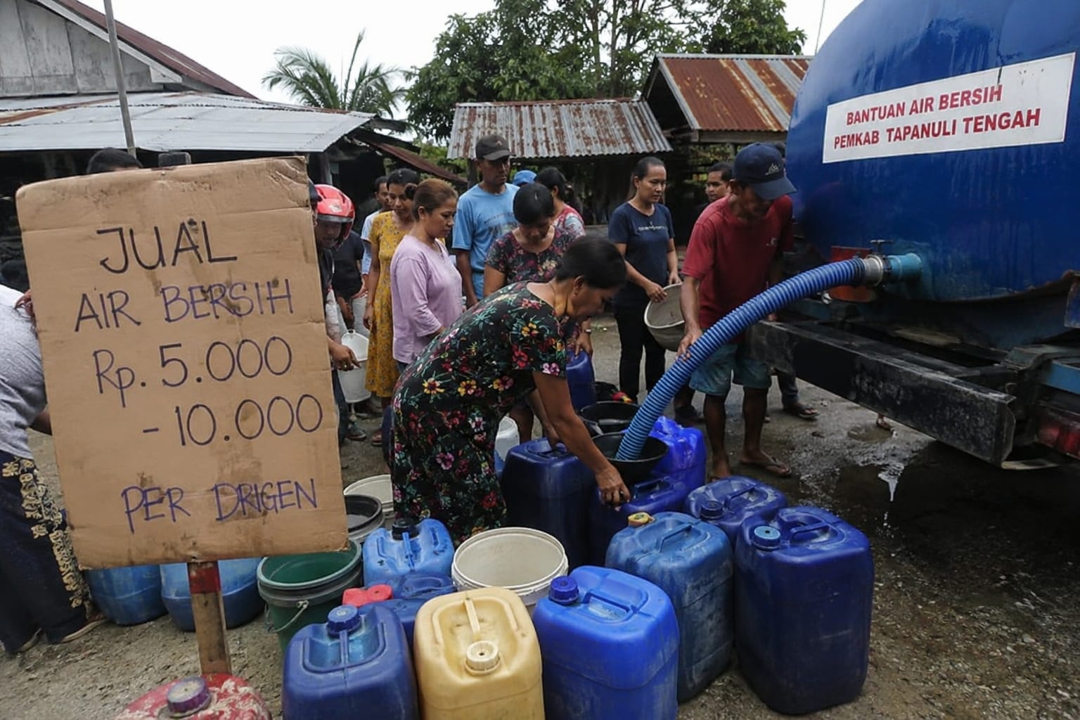 Air Bersih Langka dan Mahal, Masyarakat Tapteng Desak Pemerintah Bertindak Nyata