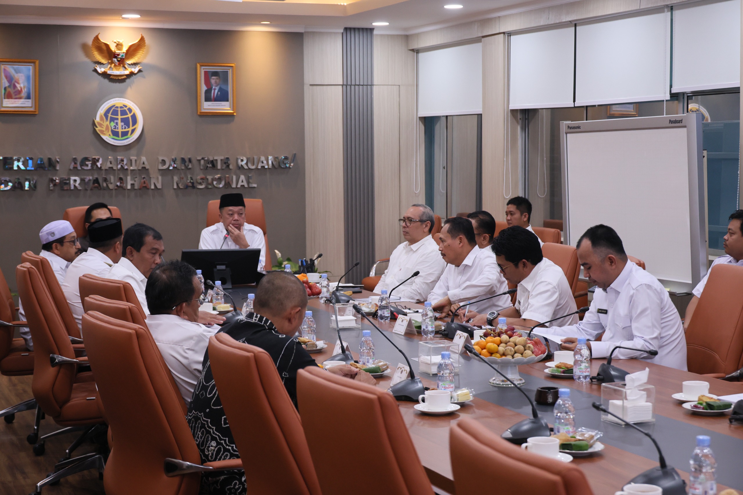 Rakor Dengan Kepala Daerah Kalimantan Selatan, Menteri Nusron: Penentuan Lokasi LP2B Menjadi Kewenangan Daerah