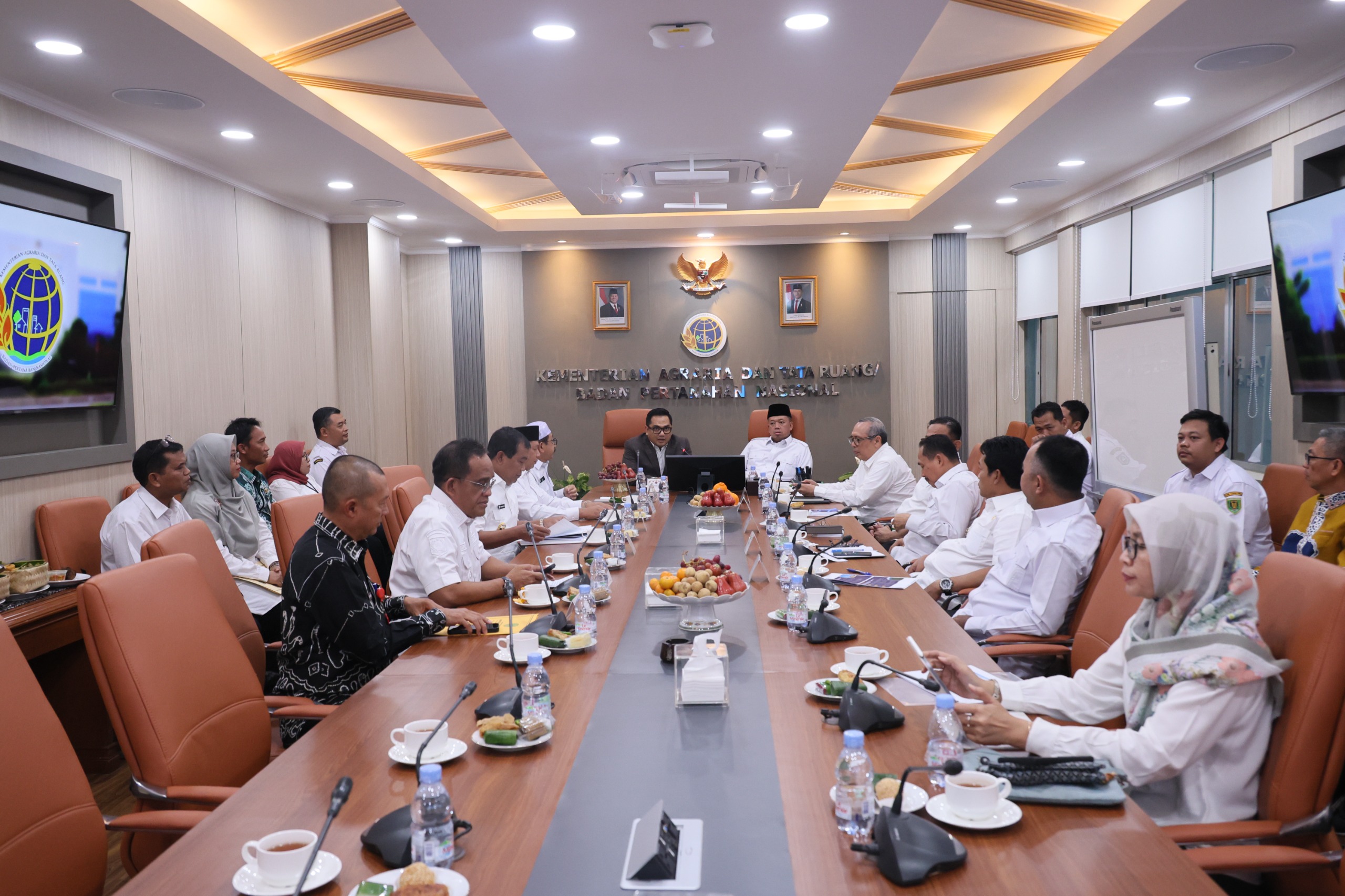Rakor Dengan Kepala Daerah Kalimantan Selatan, Menteri Nusron: Penentuan Lokasi LP2B Menjadi Kewenangan Daerah
