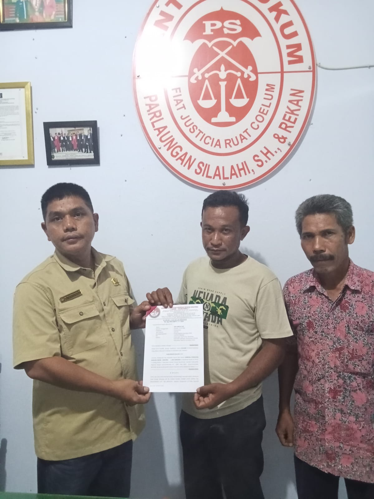 Diduga Bungkam Kepala Lingkungan yang Kritisi Bantuan Beras, Lurah Budi Luhur Disorot — Honor 3 Bulan Belum Dibayar
