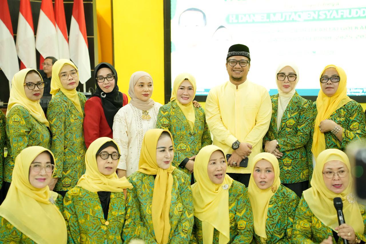 Al-Hidayah Jabar Gelar Tasyakur Bin Ni’mah, Metty Triantika dan Daniel Muttaqien Tegaskan Semangat Kebersamaan Al-Hidayah Jabar Gelar Tasyakur Bin Ni’mah, Metty Triantika dan Daniel Muttaqien Tegaskan Semangat Kebersamaan