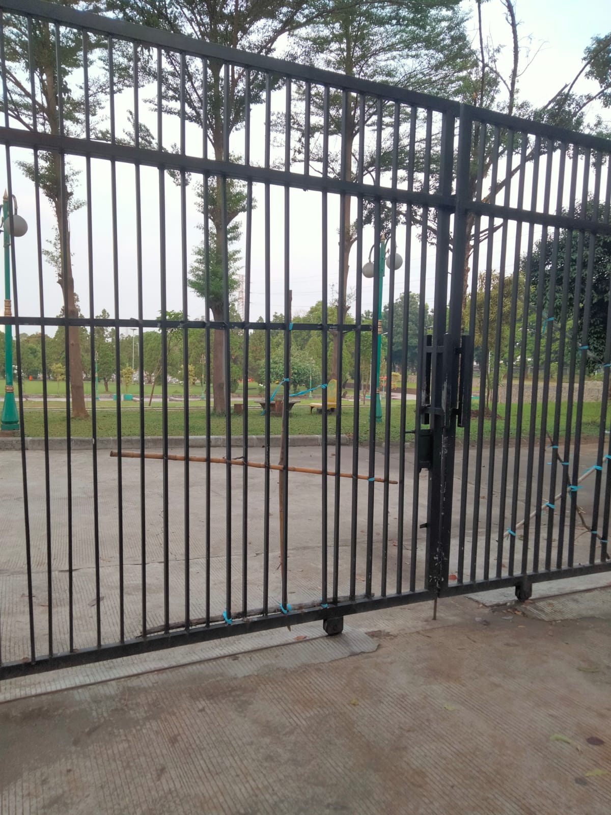Memprihatinkan Aset Milik Negara, Pintu Gerbang Taman Makam Pahlawan Nasional Kalibata Dibiarkan Rusak